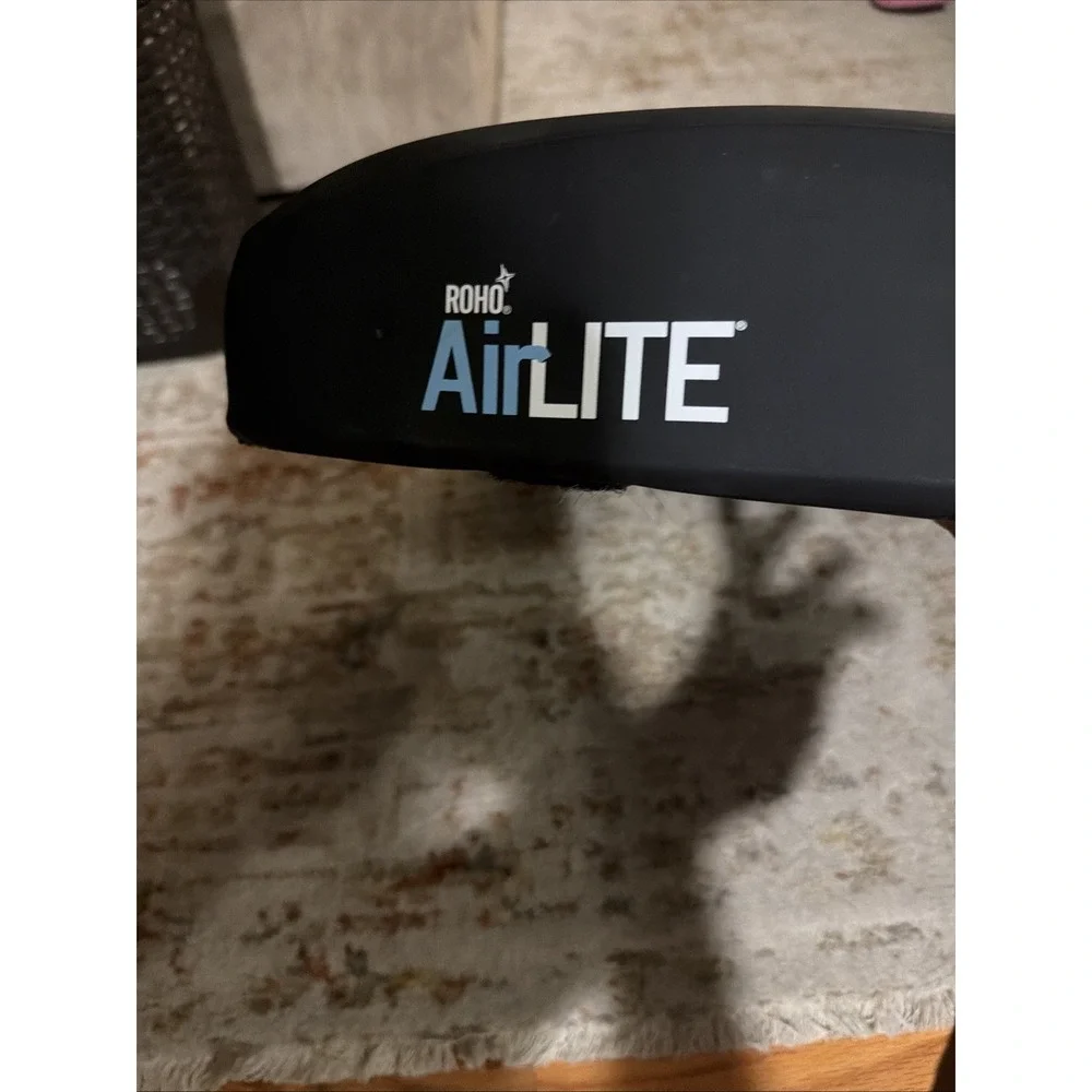 ROHO AIRLITE 18 X 15  X 4 WHEELCHAIR CUSHION GOOD CONDITION